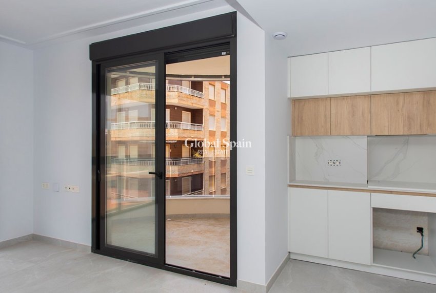 Wiederverkauf - Wohnung -
TORREVIEJA - Playa del Cura