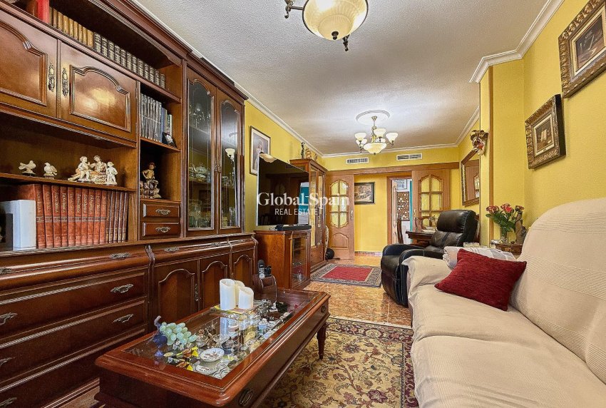 Wiederverkauf - Wohnung -
TORREVIEJA - Playa del cura