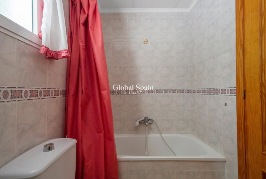 Wiederverkauf - Wohnung -
TORREVIEJA - Playa del cura