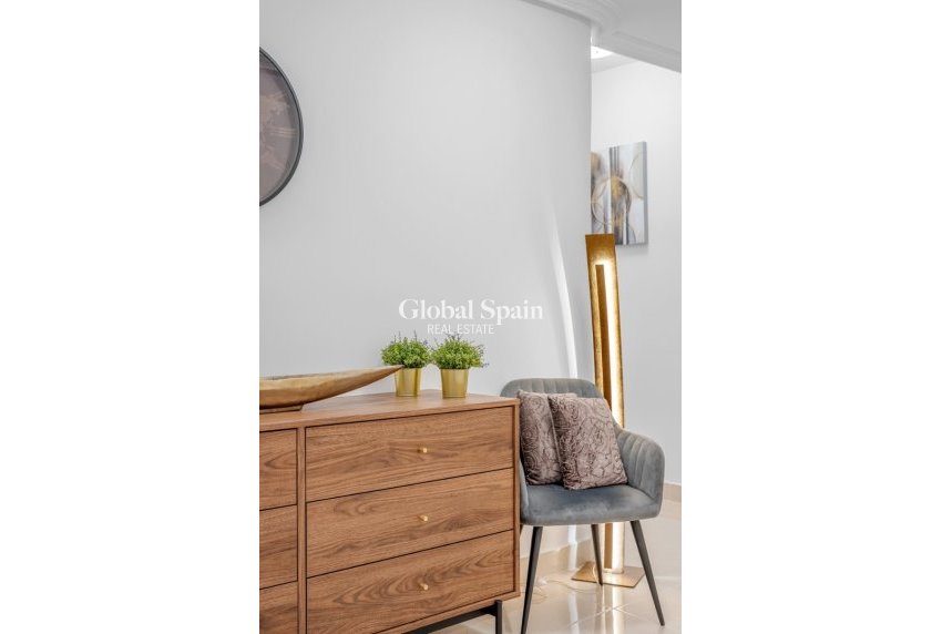 Wiederverkauf - Wohnung -
TORREVIEJA - Playa del Cura