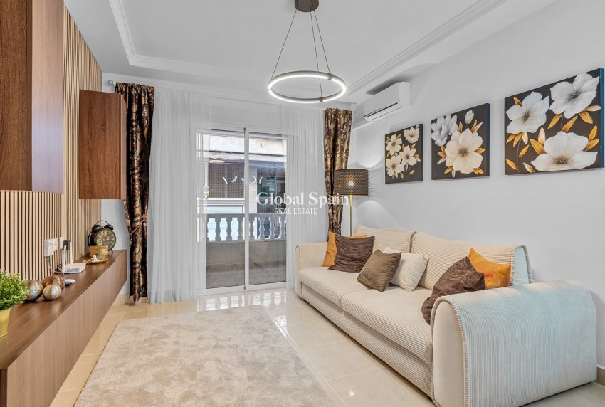 Wiederverkauf - Wohnung -
TORREVIEJA - Playa del Cura