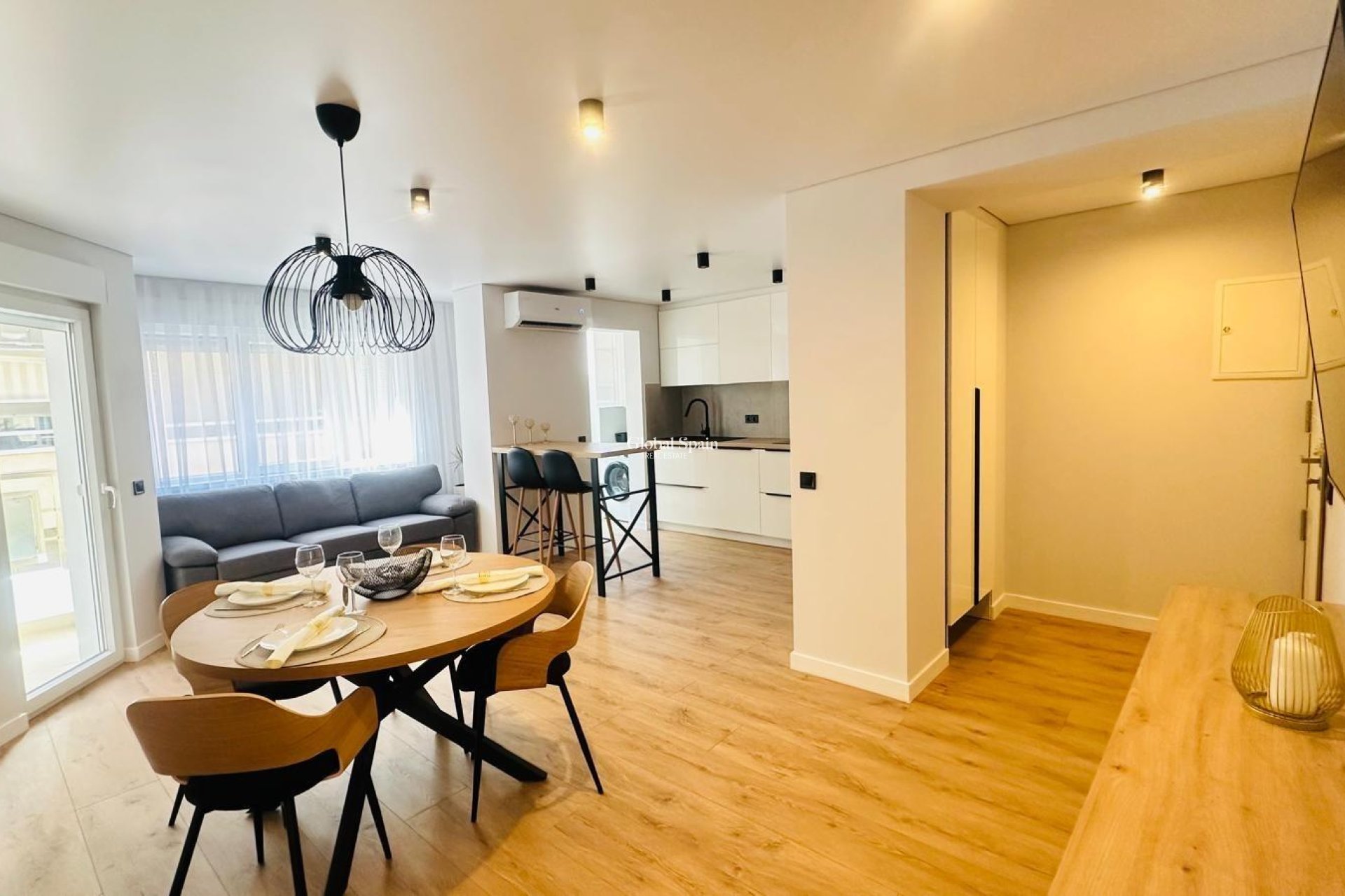 Wiederverkauf - WOHNUNG -
TORREVIEJA - Playa del Cura