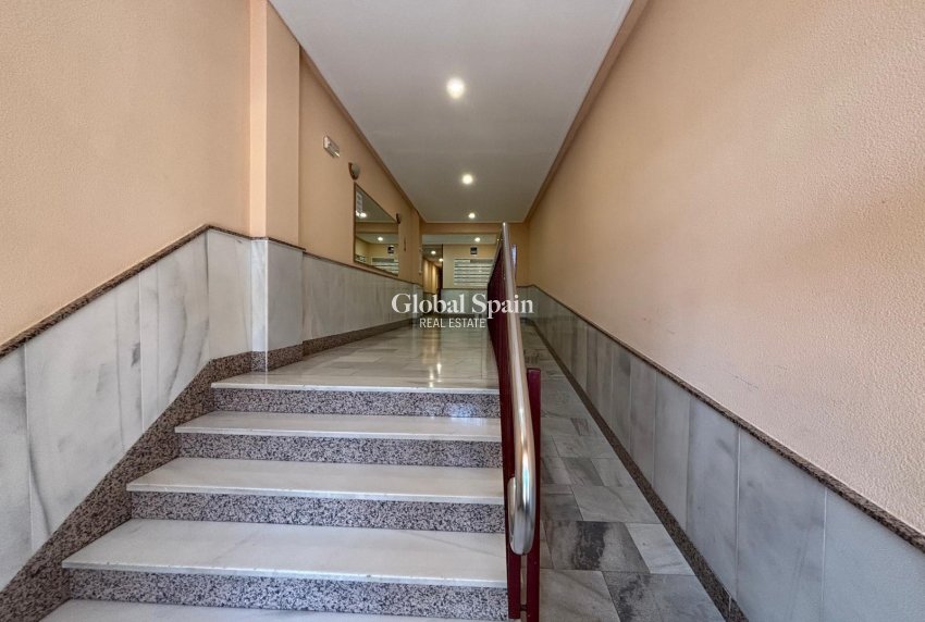 Wiederverkauf - WOHNUNG -
TORREVIEJA - Playa del Cura