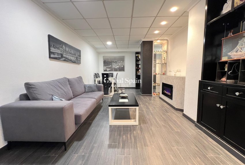 Wiederverkauf - WOHNUNG -
TORREVIEJA - Playa del Cura