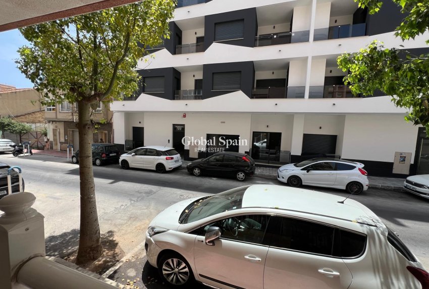 Wiederverkauf - WOHNUNG -
TORREVIEJA - Playa del Cura