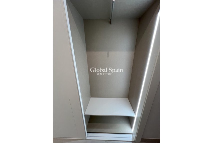 Wiederverkauf - WOHNUNG -
TORREVIEJA - Playa del Cura