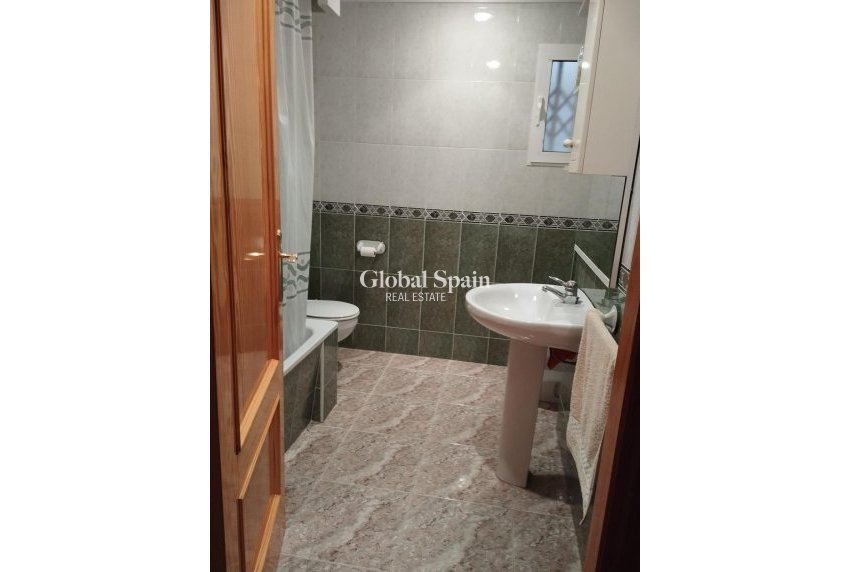 Wiederverkauf - WOHNUNG -
TORREVIEJA - Playa del Cura