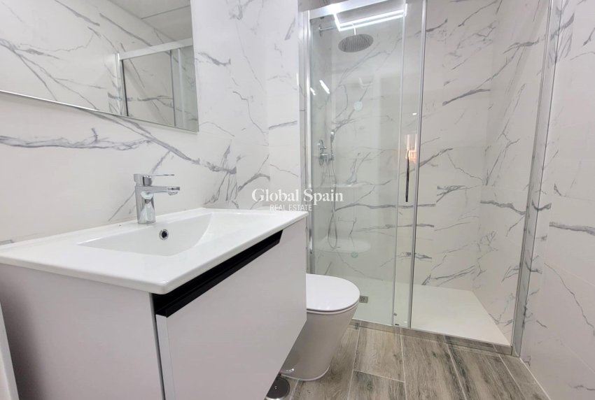 Wiederverkauf - WOHNUNG -
TORREVIEJA - Playa del Cura