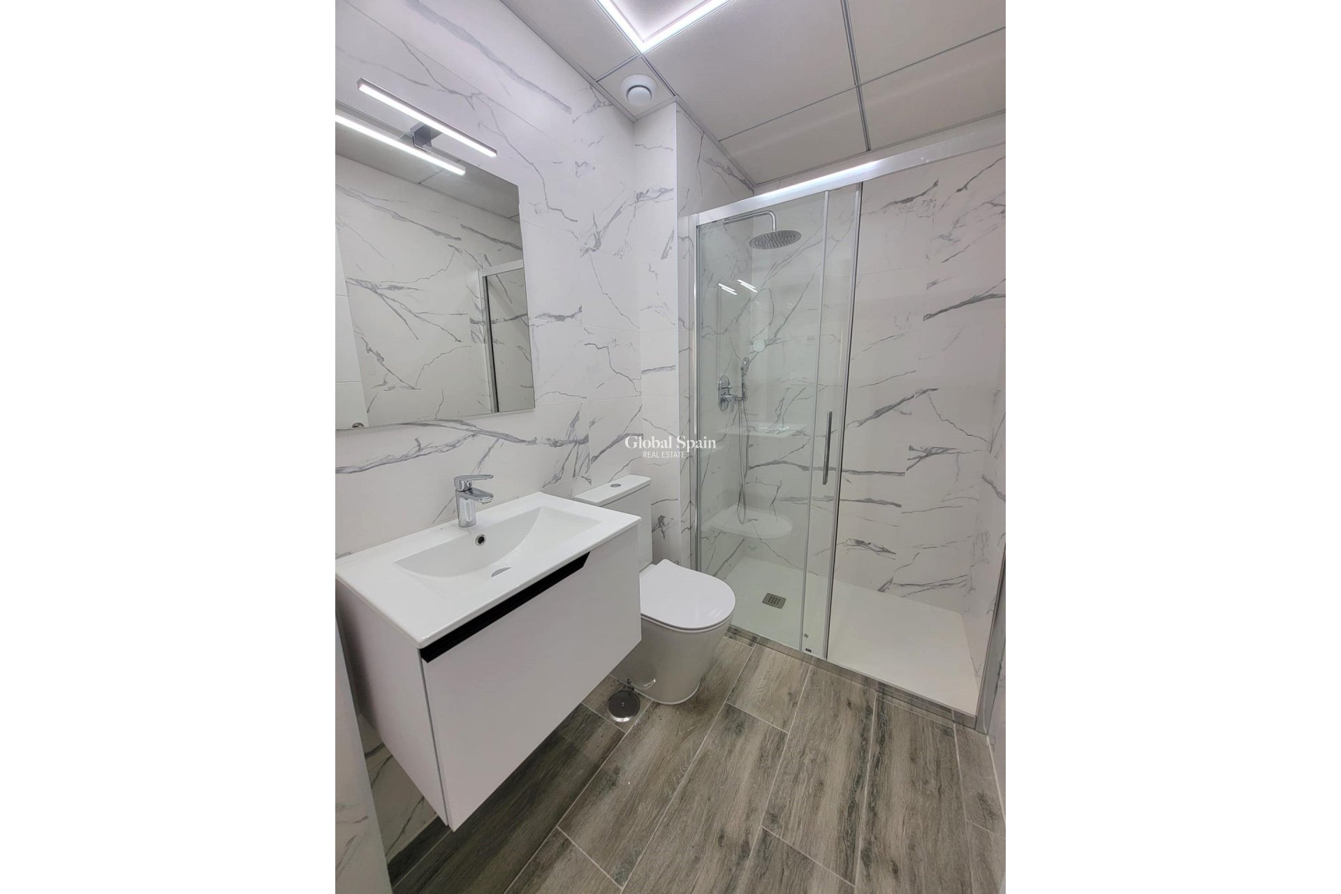 Wiederverkauf - WOHNUNG -
TORREVIEJA - Playa del Cura