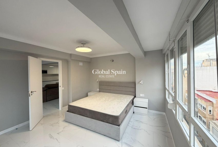 Wiederverkauf - WOHNUNG -
TORREVIEJA - Playa del Cura