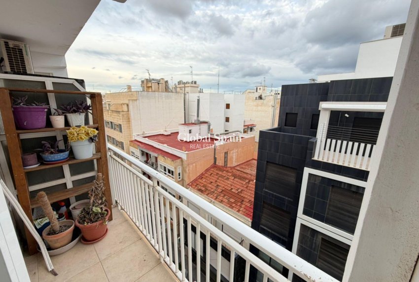 Wiederverkauf - WOHNUNG -
TORREVIEJA - Playa del Cura