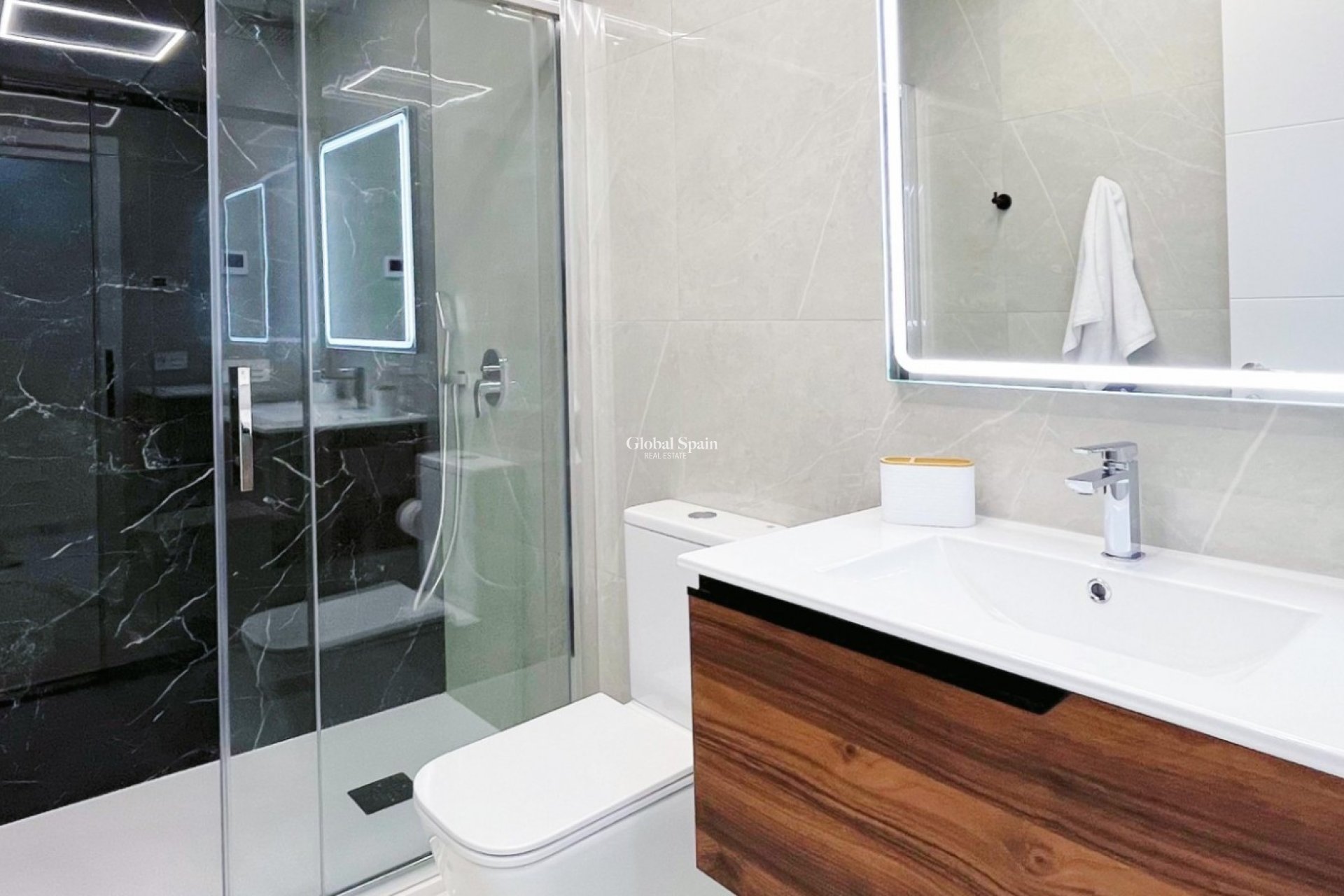 Wiederverkauf - WOHNUNG -
TORREVIEJA - Playa del Cura