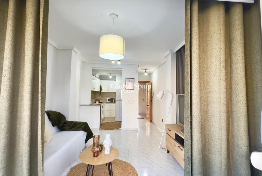 Wiederverkauf - WOHNUNG -
TORREVIEJA - Playa del Cura