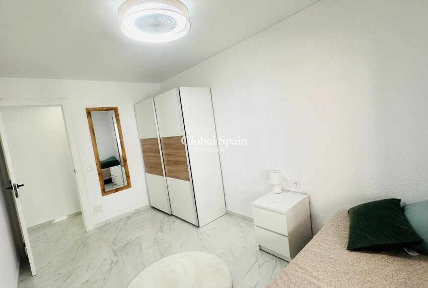 Wiederverkauf - WOHNUNG -
TORREVIEJA - Playa del Cura