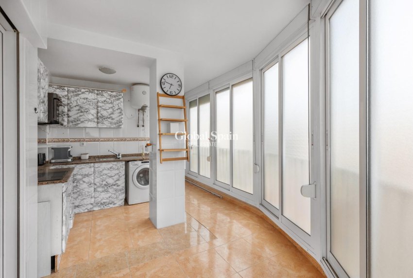 Wiederverkauf - WOHNUNG -
TORREVIEJA - Playa del cura