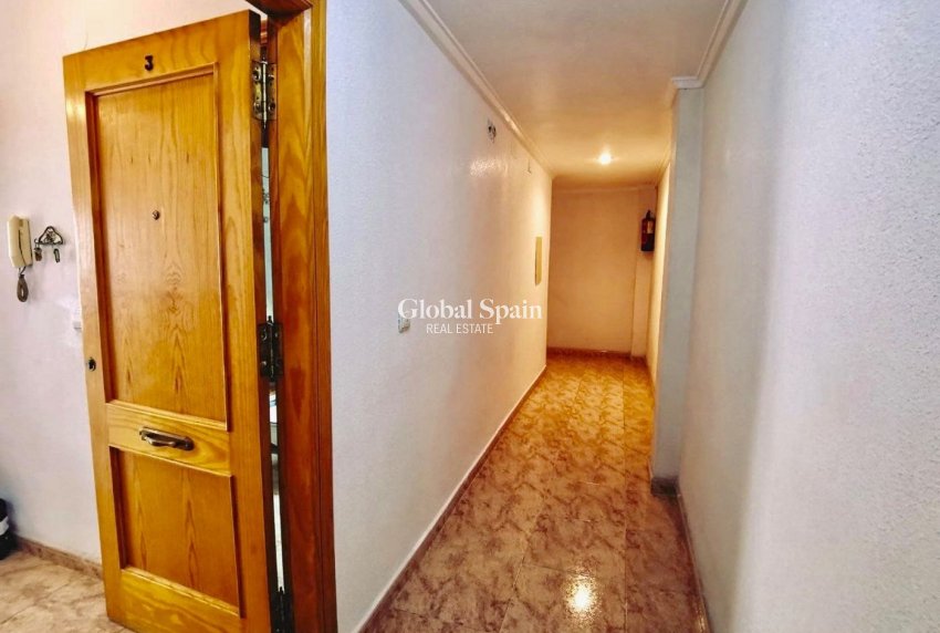 Wiederverkauf - WOHNUNG -
TORREVIEJA - Playa del cura