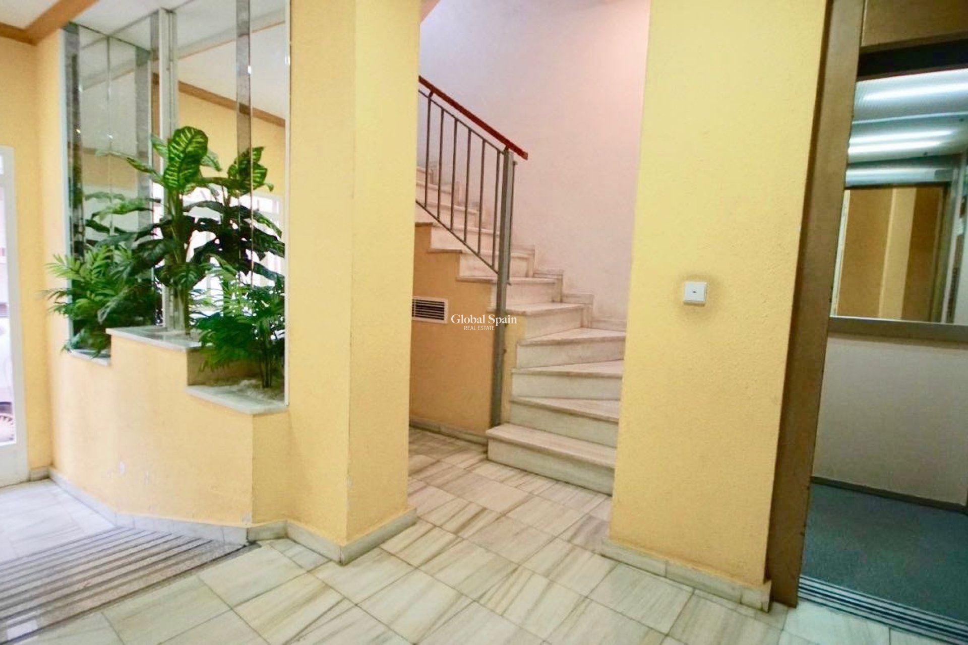 Wiederverkauf - WOHNUNG -
TORREVIEJA - Playa del cura