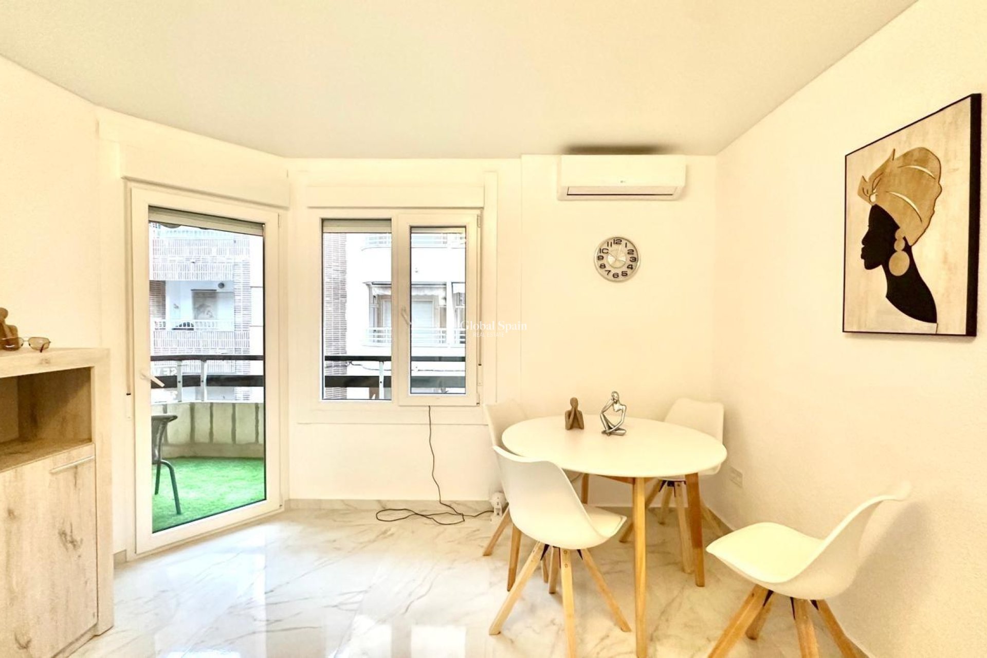 Wiederverkauf - WOHNUNG -
TORREVIEJA - Playa del Cura