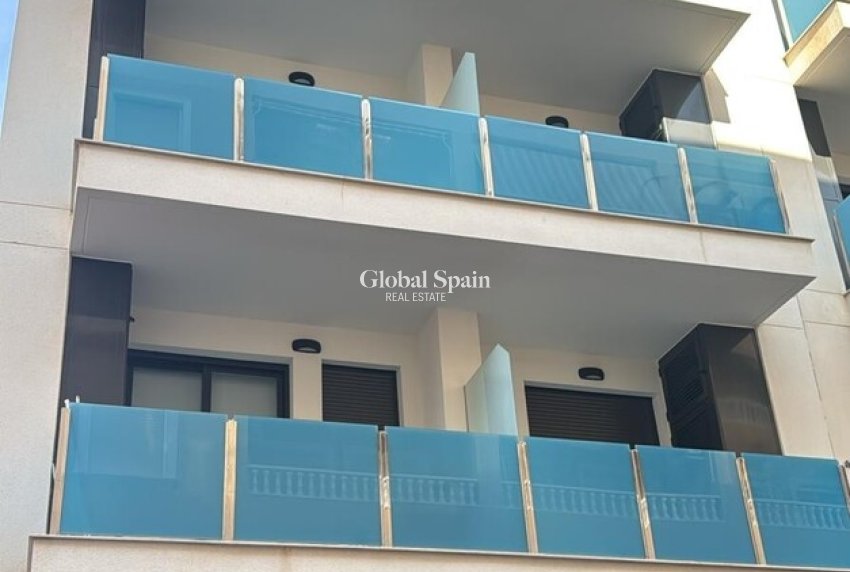Wiederverkauf - WOHNUNG -
TORREVIEJA - Playa del Cura