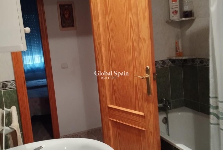 Wiederverkauf - WOHNUNG -
TORREVIEJA - Playa del Cura