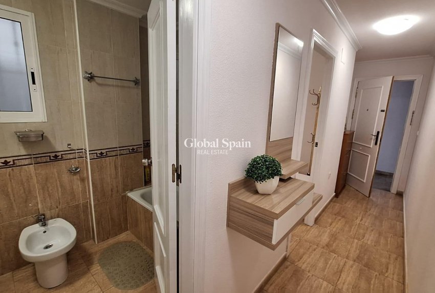 Wiederverkauf - WOHNUNG -
TORREVIEJA - Playa del Cura