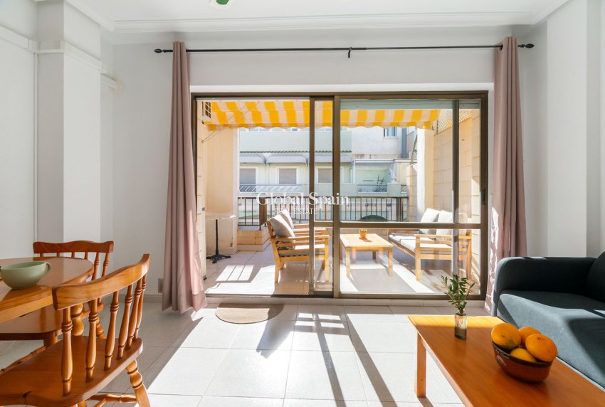 Wiederverkauf - WOHNUNG -
TORREVIEJA - Playa del Cura