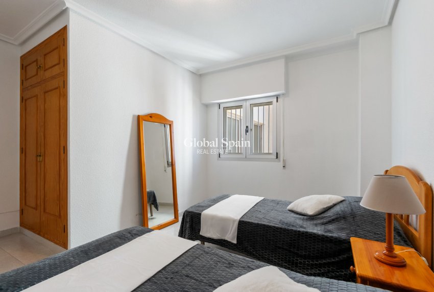 Wiederverkauf - WOHNUNG -
TORREVIEJA - Playa del Cura