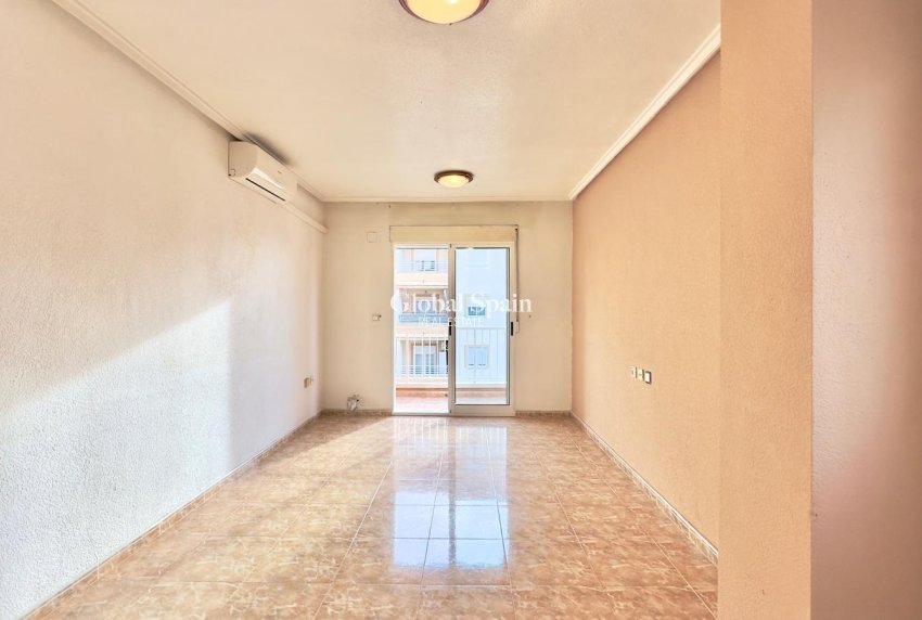 Wiederverkauf - WOHNUNG -
TORREVIEJA - Playa del Cura