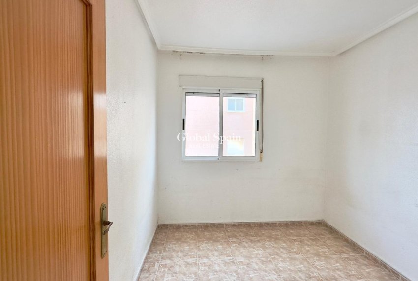 Wiederverkauf - WOHNUNG -
TORREVIEJA - Playa del Cura