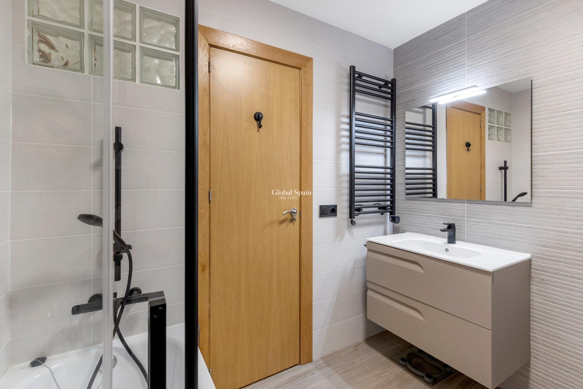 Wiederverkauf - WOHNUNG -
TORREVIEJA - Playa del cura