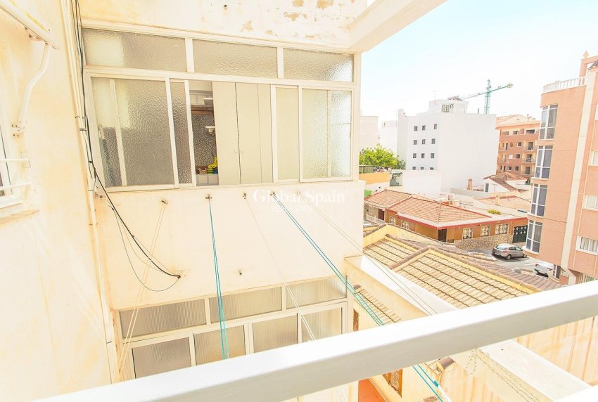 Wiederverkauf - WOHNUNG -
TORREVIEJA - Playa del Cura