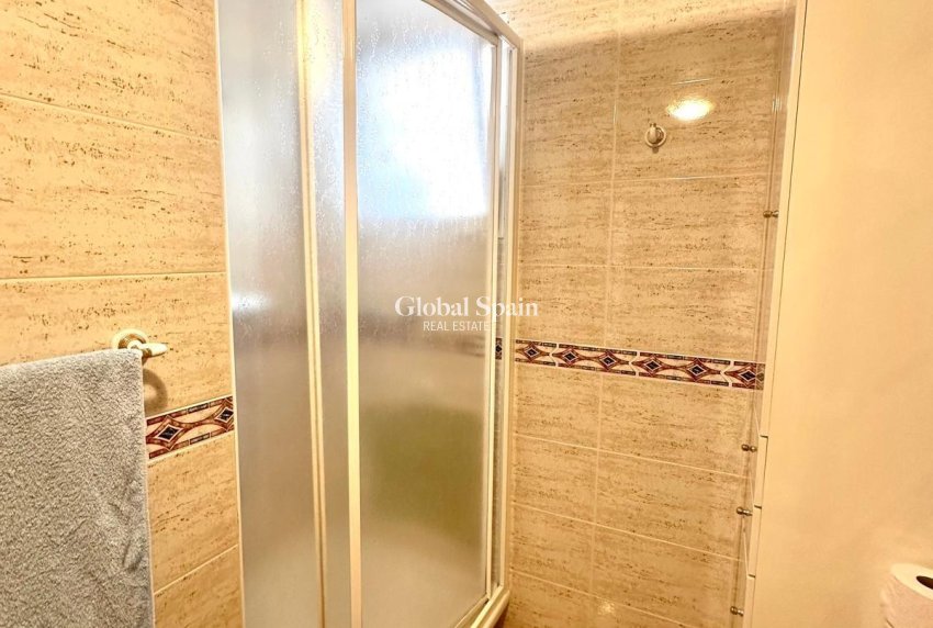 Wiederverkauf - WOHNUNG -
TORREVIEJA - Playa del Cura