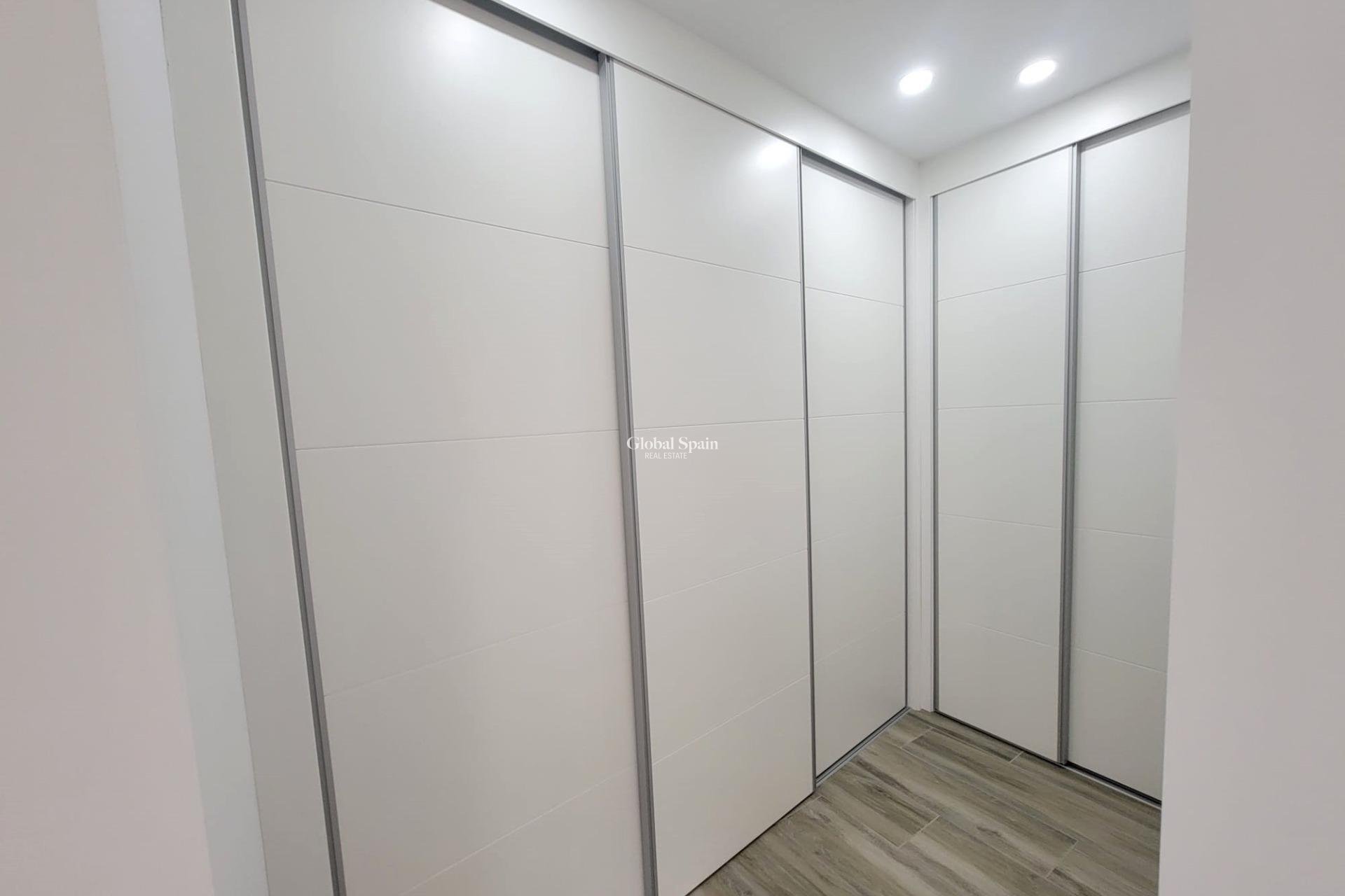 Wiederverkauf - WOHNUNG -
TORREVIEJA - Playa del Cura