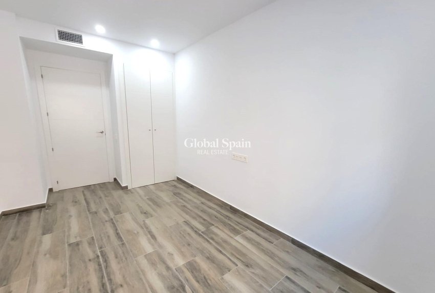 Wiederverkauf - WOHNUNG -
TORREVIEJA - Playa del Cura