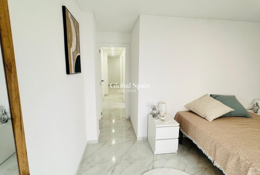 Wiederverkauf - WOHNUNG -
TORREVIEJA - Playa del Cura