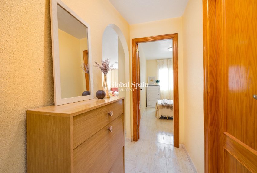 Wiederverkauf - WOHNUNG -
TORREVIEJA - Playa del Cura