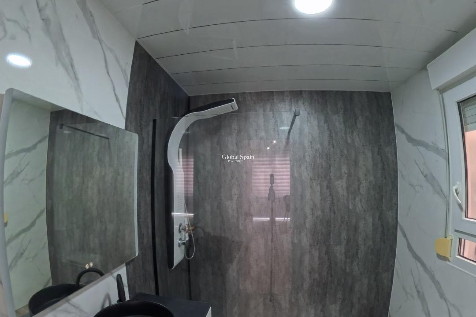 Wiederverkauf - WOHNUNG -
TORREVIEJA - Playa del Cura