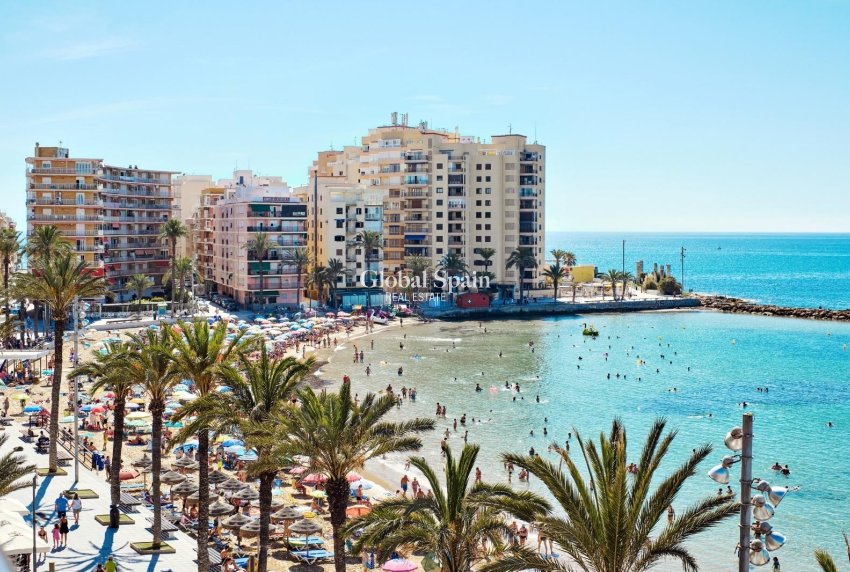 Wiederverkauf - WOHNUNG -
TORREVIEJA - Playa del Cura