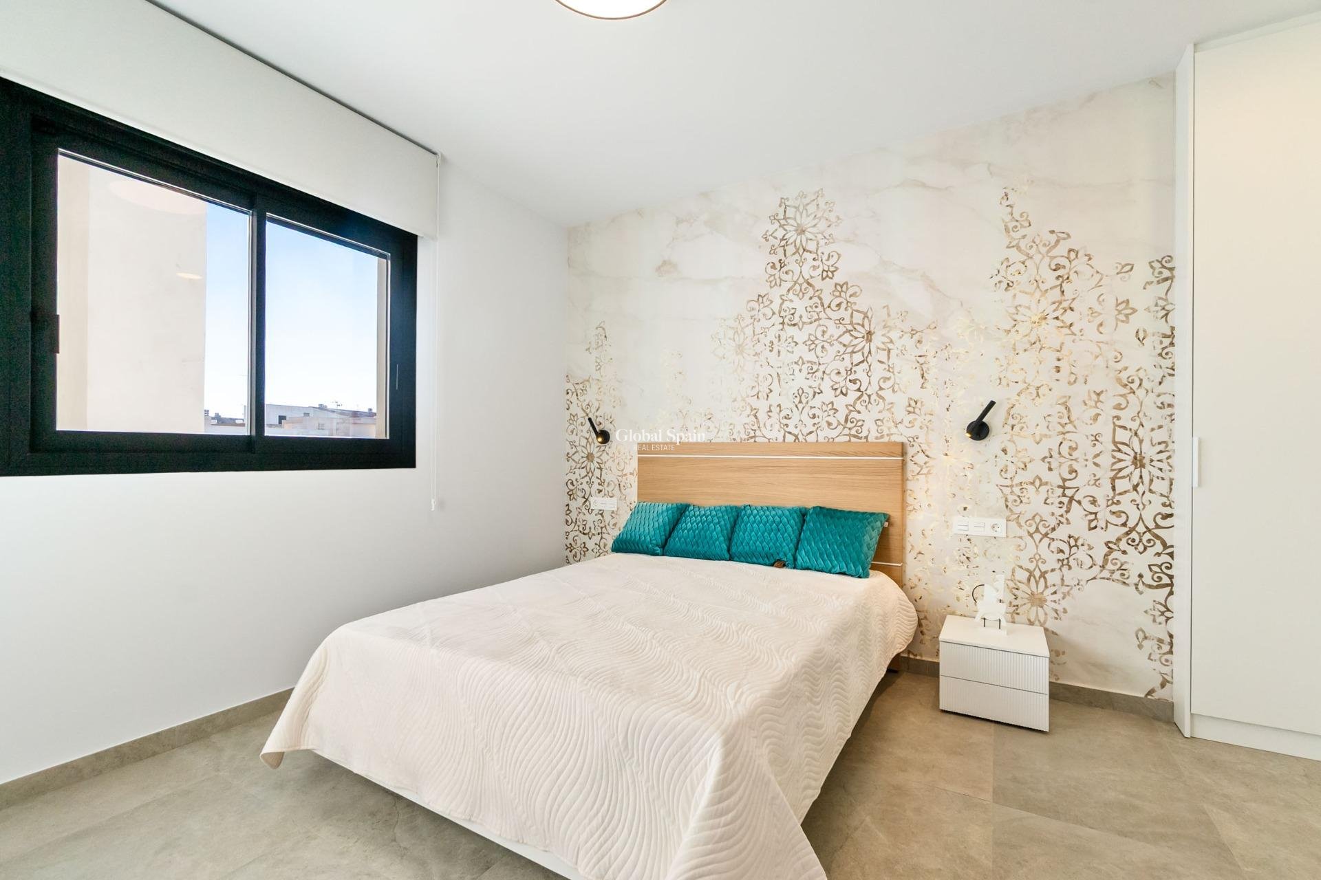 Wiederverkauf - WOHNUNG -
TORREVIEJA - Playa del Cura