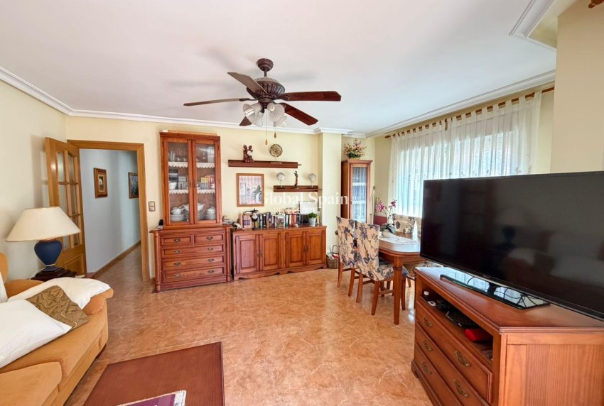 Wiederverkauf - WOHNUNG -
TORREVIEJA - Playa del Cura