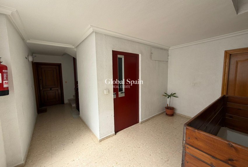 Wiederverkauf - WOHNUNG -
TORREVIEJA - Playa del Cura