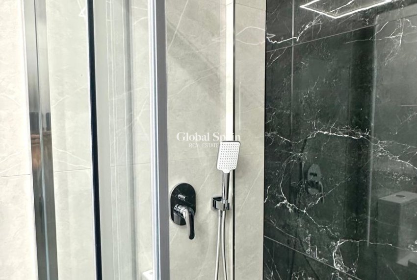 Wiederverkauf - WOHNUNG -
TORREVIEJA - Playa del Cura