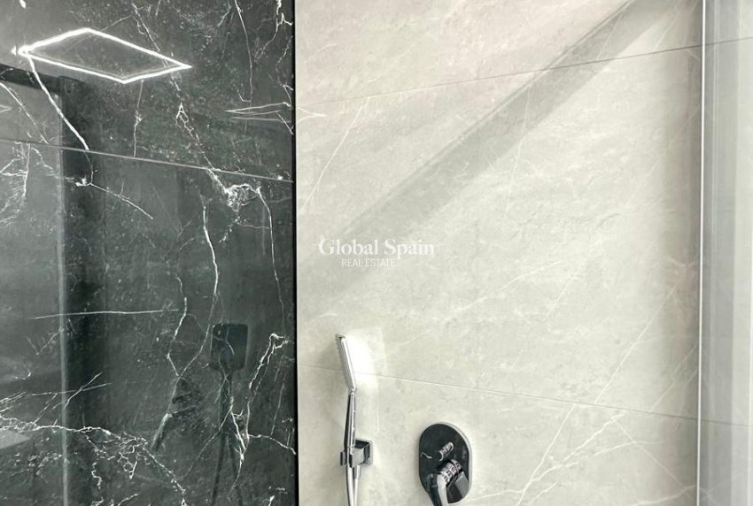 Wiederverkauf - WOHNUNG -
TORREVIEJA - Playa del Cura