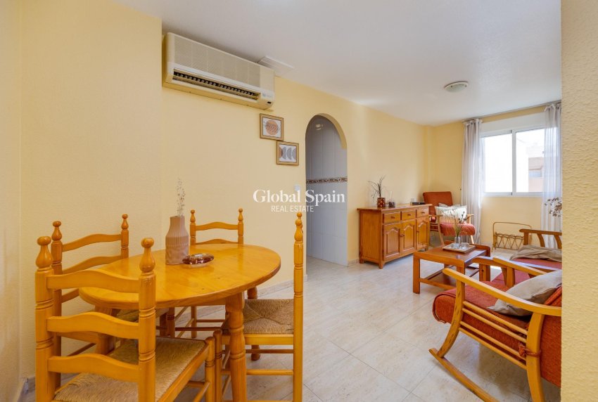 Wiederverkauf - WOHNUNG -
TORREVIEJA - Playa del Cura
