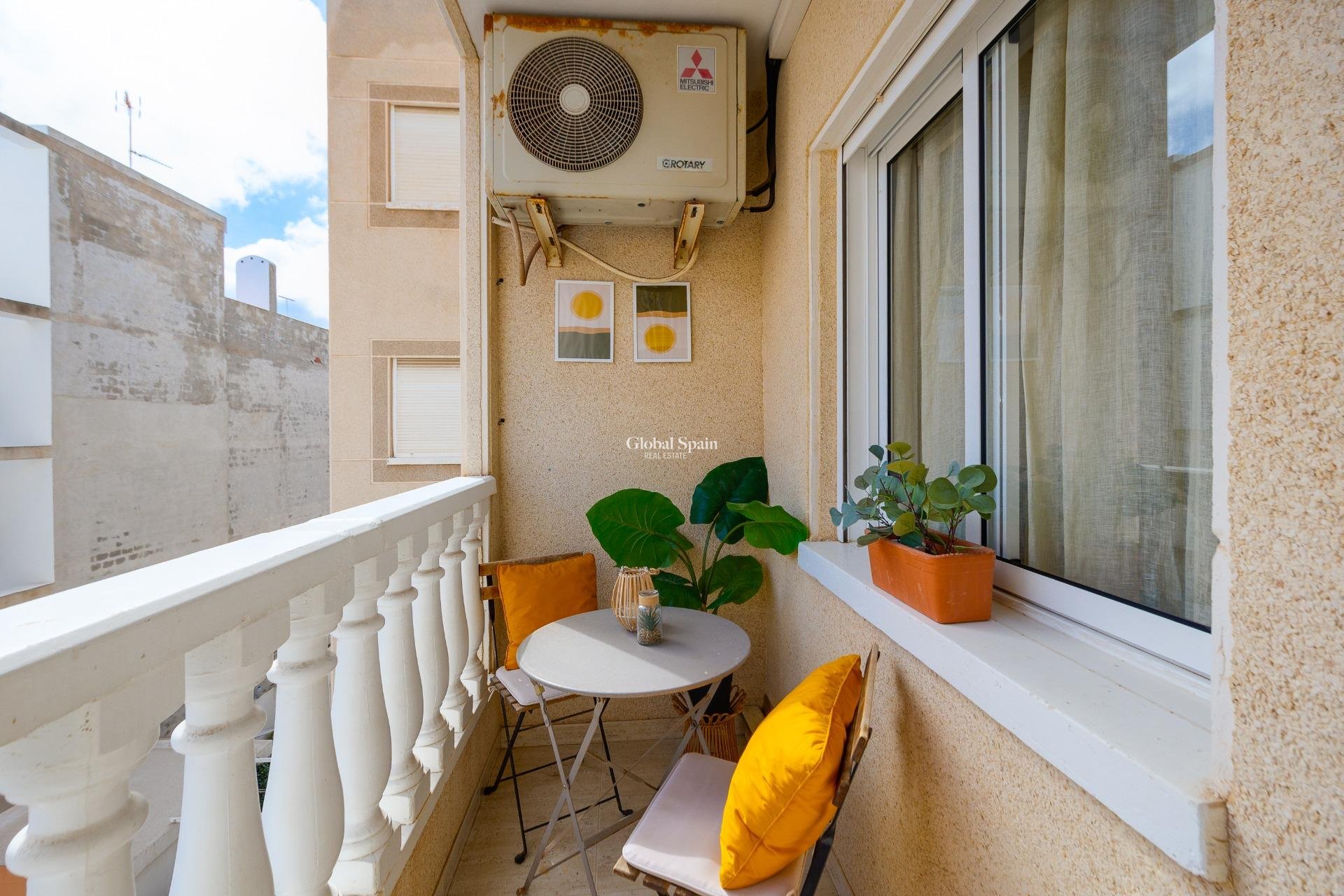 Wiederverkauf - WOHNUNG -
TORREVIEJA - Playa del Cura