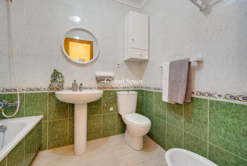 Wiederverkauf - WOHNUNG -
TORREVIEJA - Playa del Cura