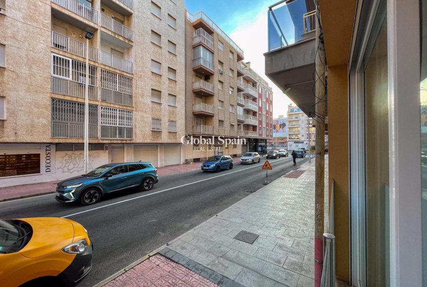 Wiederverkauf - WOHNUNG -
TORREVIEJA - Playa del Cura