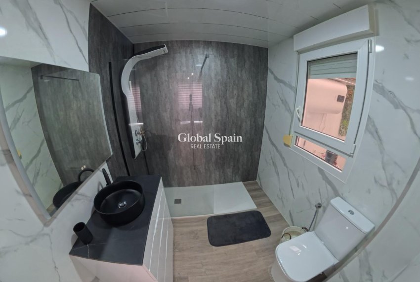 Wiederverkauf - WOHNUNG -
TORREVIEJA - Playa del Cura