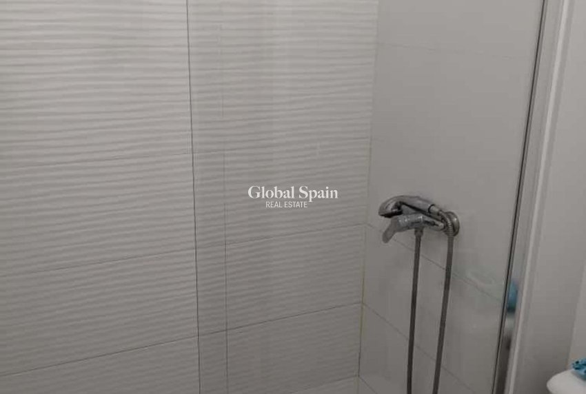 Wiederverkauf - WOHNUNG -
TORREVIEJA - Playa del Cura