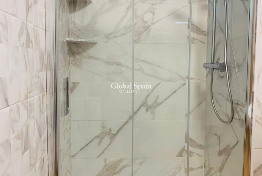 Wiederverkauf - WOHNUNG -
TORREVIEJA - Playa del Cura